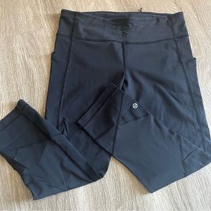 NOT FOR SALE DO NOT BUY ! Lululemon Cropped Leggings Size 8 Black